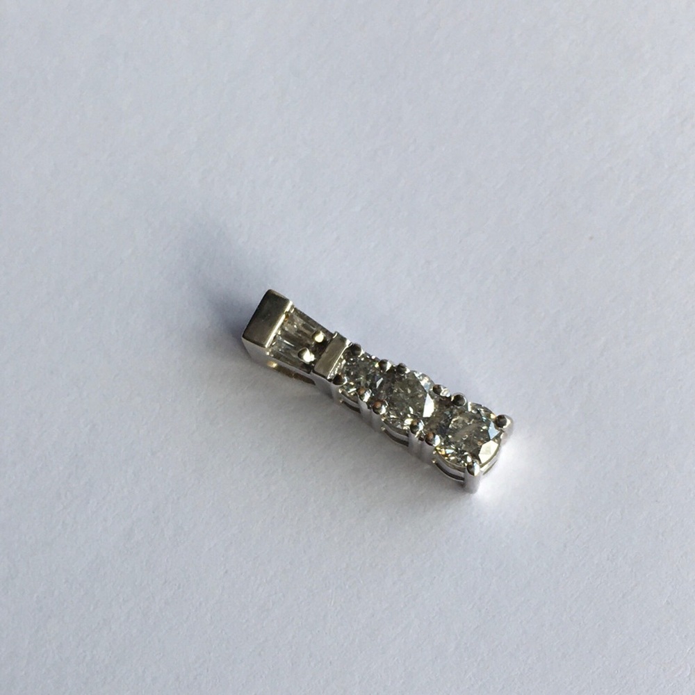 14k white gold and diamond pendant